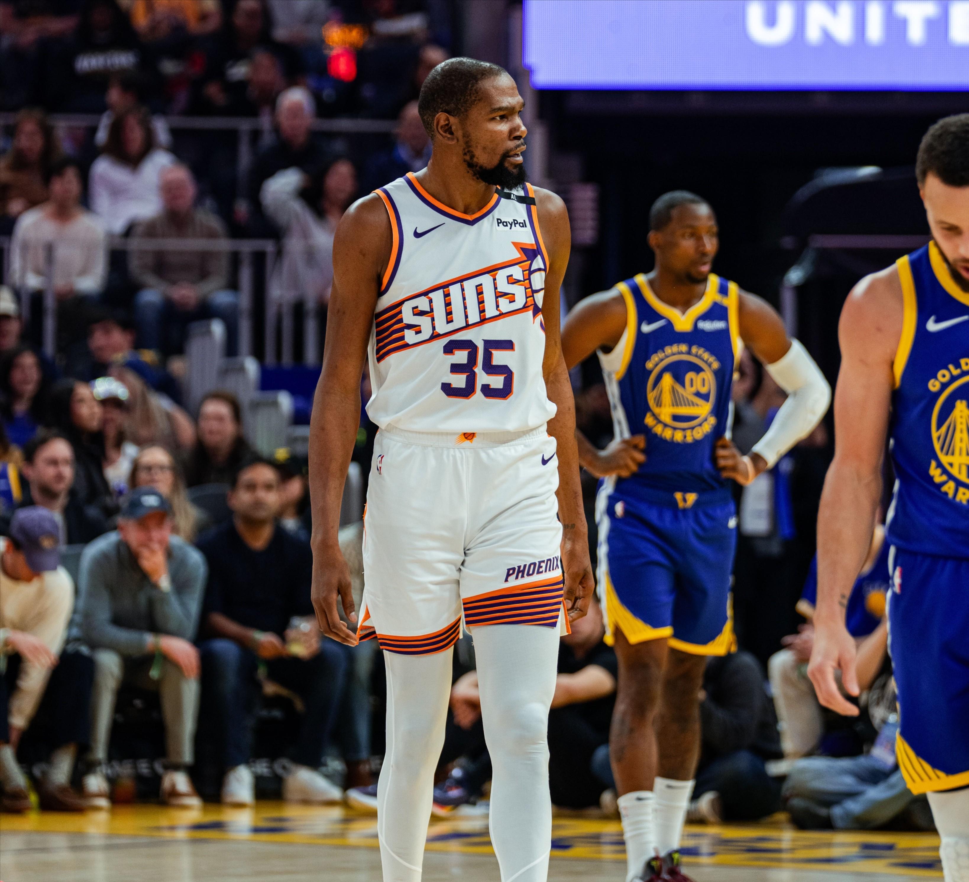 爱游戏体育勇士新秀表现惊艳，全场观众掌声不断，比较一样运行.