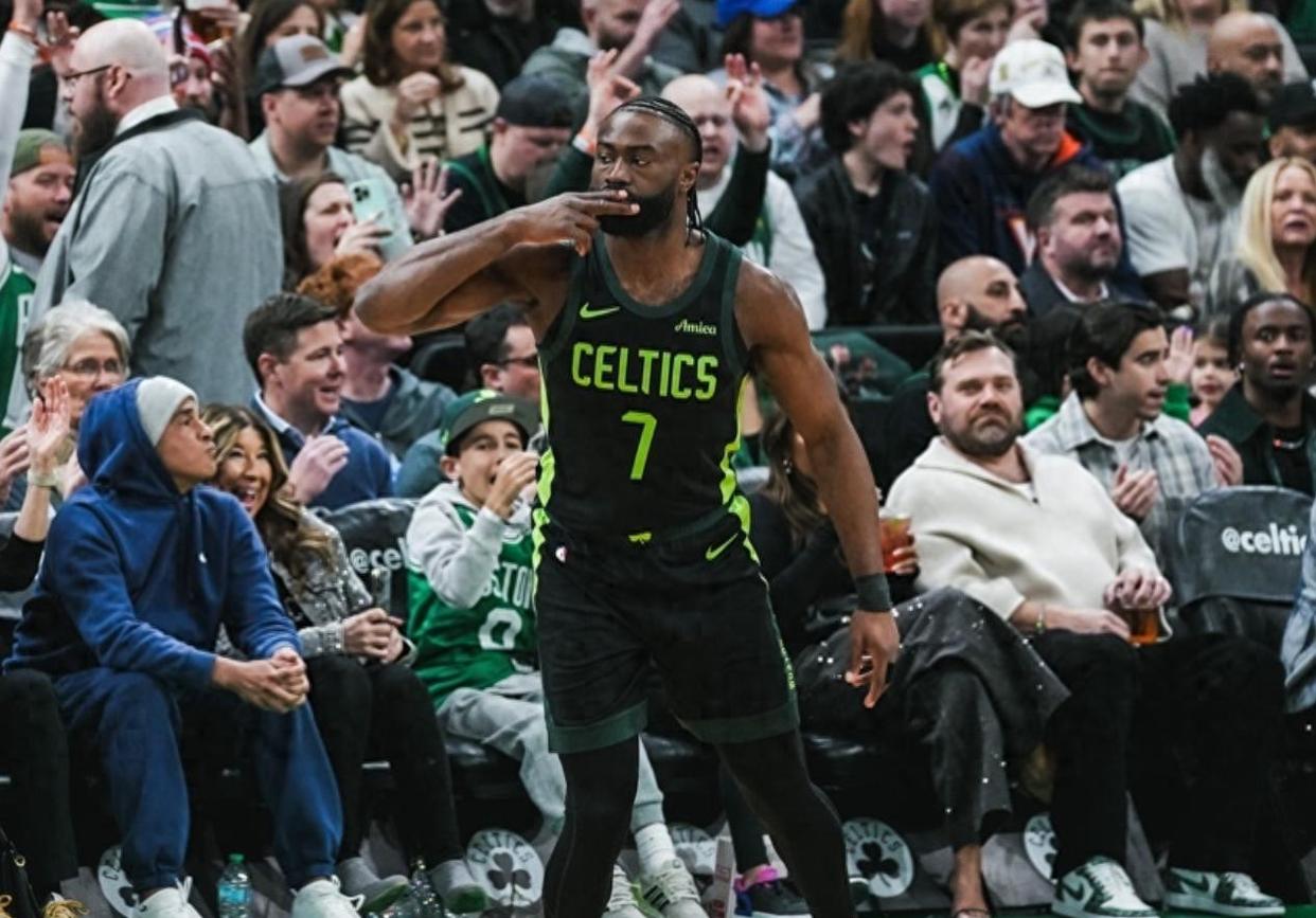 体育直播包含凯尔特人新秀表现惊艳，全场观众掌声不断，参加精华一次不过.的词条